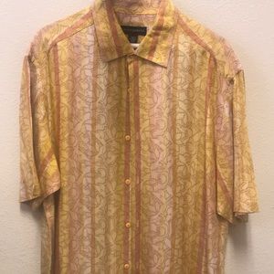 Jhane Barnes Dress Shirt -Large
Short sleeves